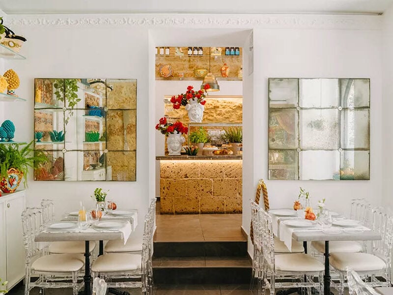 Palazzo Natoli è un elegante Boutique Hotel nel cuore del centro storico di Palermo.